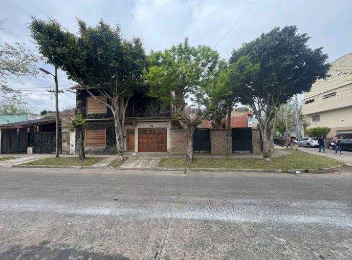 Casa · 80m² · 4 Ambientes · 1 Cochera
