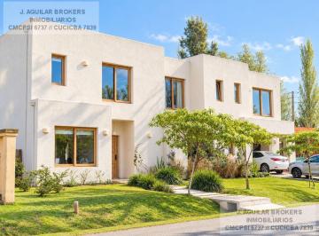 Casa · 320m² · 5 Ambientes · 3 Cocheras · Casa en Bella Vista Chico