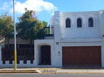 Frente · Importante Casa Barrio del Bono