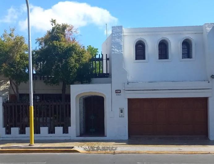 Casa · 420m² · 6 Dormitorios · 2 Cocheras