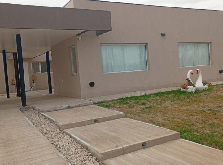 Casa · 230m² · 1 Ambiente · 5 Cocheras
