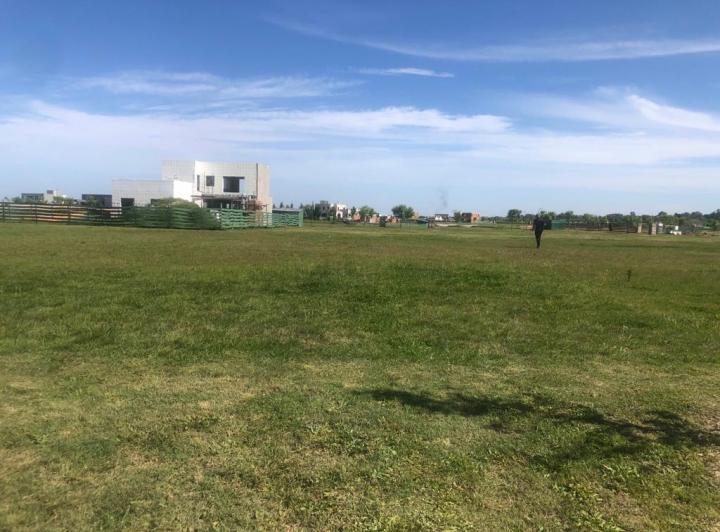 Terreno · 785m²