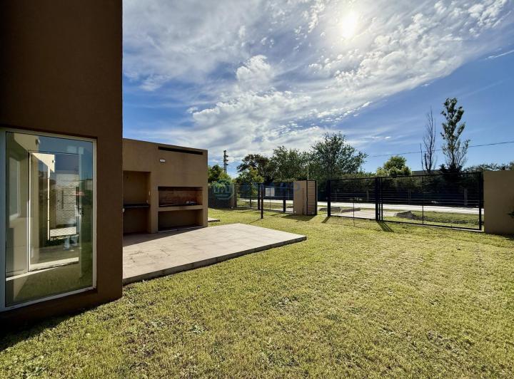Casa · 74m² · 3 Ambientes · 1 Cochera