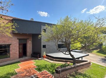 Casa · 400m² · 4 Ambientes · 2 Cocheras · ¡Venta! Casa en El Rodeo - 4 Dorm. ¡Apta Crédito!