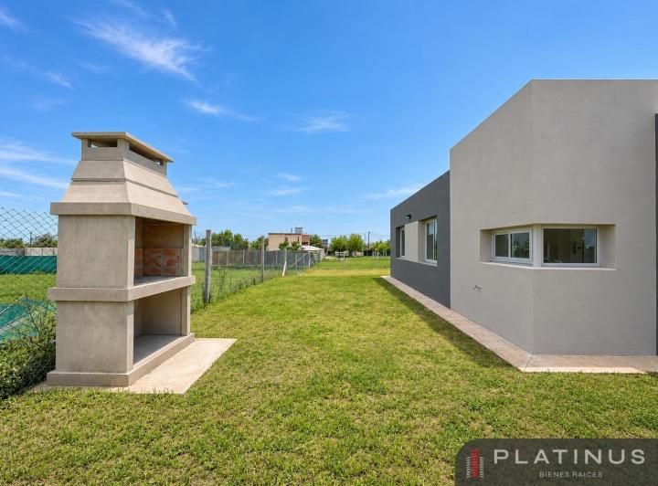 Casa · 85m² · 4 Ambientes · 3 Cocheras