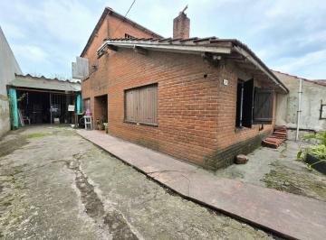 Casa · 121m² · 3 Ambientes · 15 Cocheras · Venta Casa 3 Ambientes con Galpon, Sobre Av Polonia - Mar del Plata