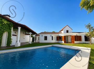 Casa · 243m² · 6 Ambientes · 3 Cocheras · Venta Casa 5 Cuartos Zona Colegio Lasalle Apta Crédito