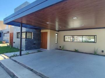 Casa · 225m² · 5 Ambientes · 2 Cocheras · Casa en Venta en Las Cañitas Malagueño, 3 Dorm., a Estrenar.