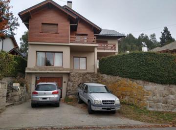 Casa · 287m² · 8 Ambientes · 1 Cochera · Importante Casa de 5 Ambientes Barrio Belgrano con Vista Al Lago.