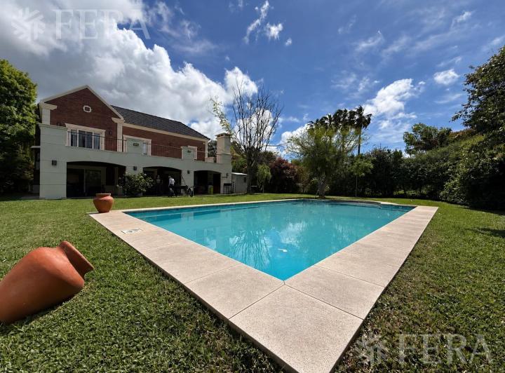 Casa · 260m² · 5 Ambientes · 10 Cocheras