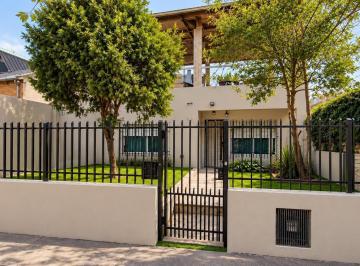 Casa · 150m² · 6 Ambientes · 1 Cochera · Casa en Venta en Isidro Casanova, Calle Santiago con Departamento Atras, Gba Oeste