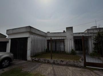 Casa de 3 ambientes, Almirante Brown · Casa a m de Amenedo con Pileta!