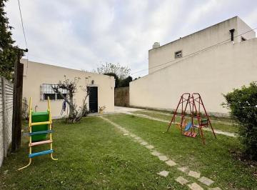 Casa · 55m² · 3 Ambientes · 1 Cochera · Casa de Dos Dorm. en Olmos