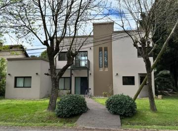 Casa de 5 ambientes, Berazategui · Casa en Venta Cuatro Dorm., El Pato Country Club
