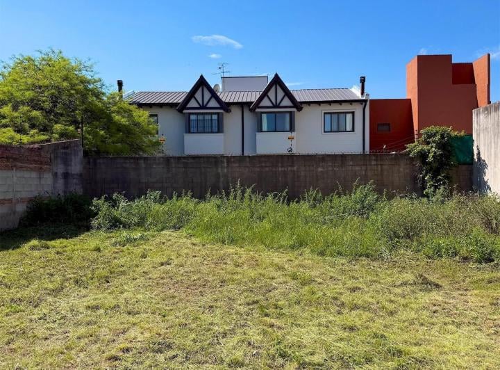 Terreno · 383m²