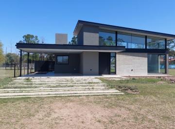 Casa · 236m² · 5 Ambientes · 2 Cocheras · Casa en Venta Dos Dorm., Chacras de La Villa, Zona Norte, Córdoba