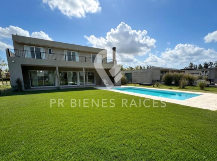 Casa · 180m² · 5 Ambientes