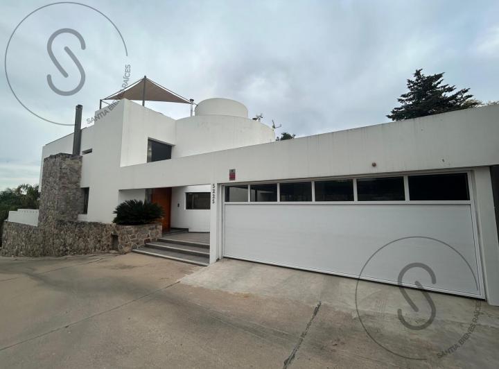 Casa · 600m² · 6 Ambientes · 1 Cochera