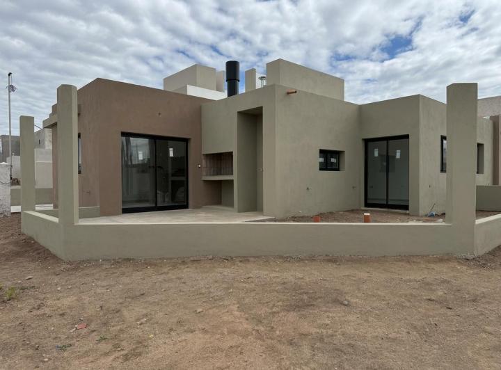 Casa · 75m² · 4 Ambientes · 1 Cochera