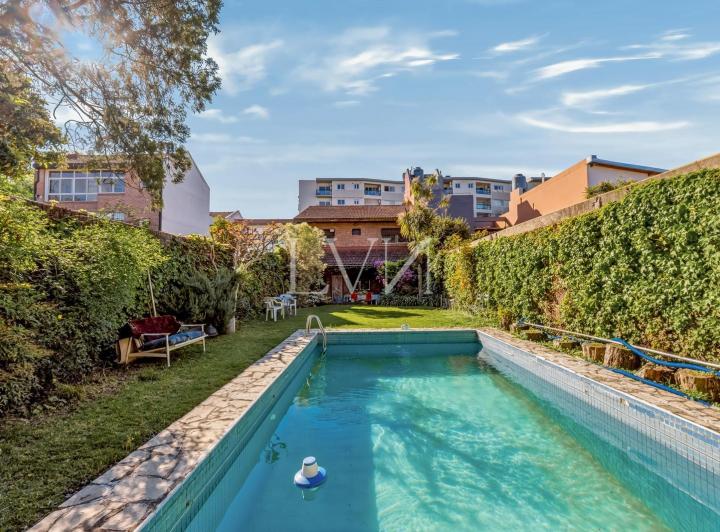 Casa · 265m² · 6 Ambientes · 2 Cocheras