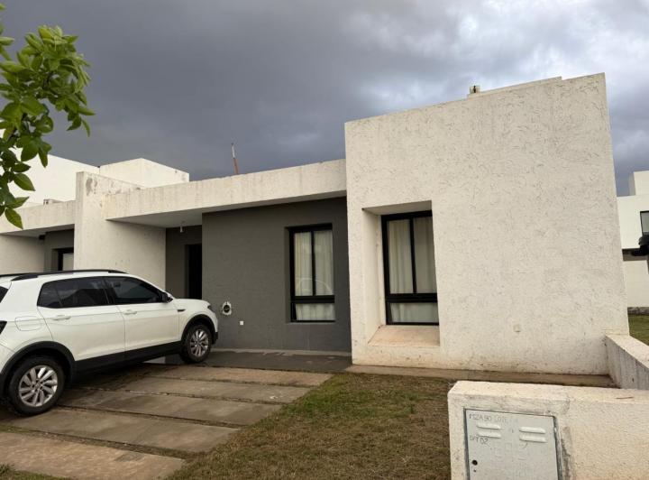 Casa · 150m² · 6 Ambientes · 2 Cocheras