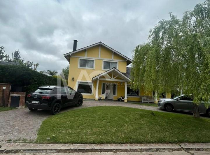 Casa · 270m² · 6 Ambientes · 1 Cochera