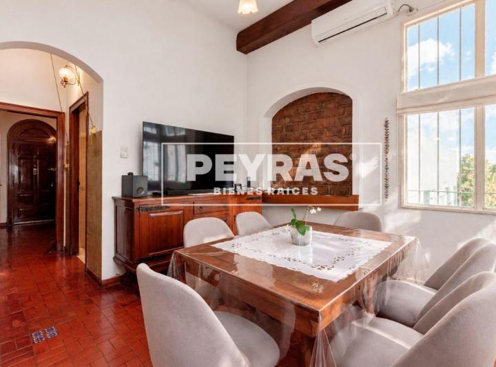 Casa · 220m² · 4 Ambientes · 1 Cochera
