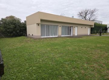 Casa de 3 ambientes, Berazategui · Casa en Alquiler en Altos de Hudson 2