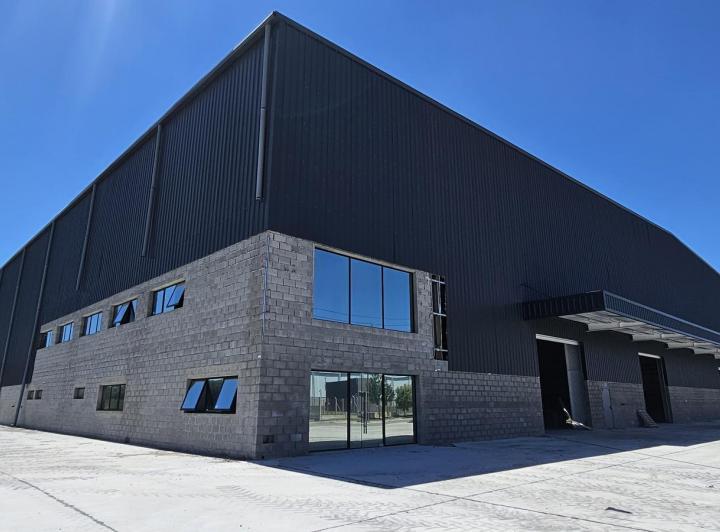 Depósito · 12400m²