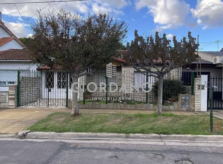 Casa · 145m² · 3 Ambientes · 1 Cochera