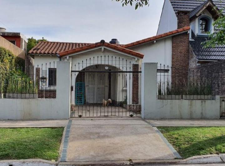 Casa · 40m² · 4 Ambientes · 2 Cocheras