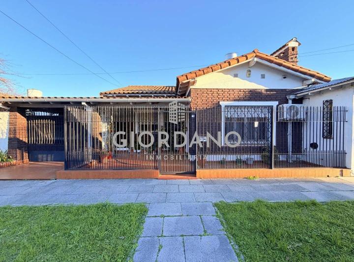 Casa · 310m² · 3 Ambientes · 2 Cocheras