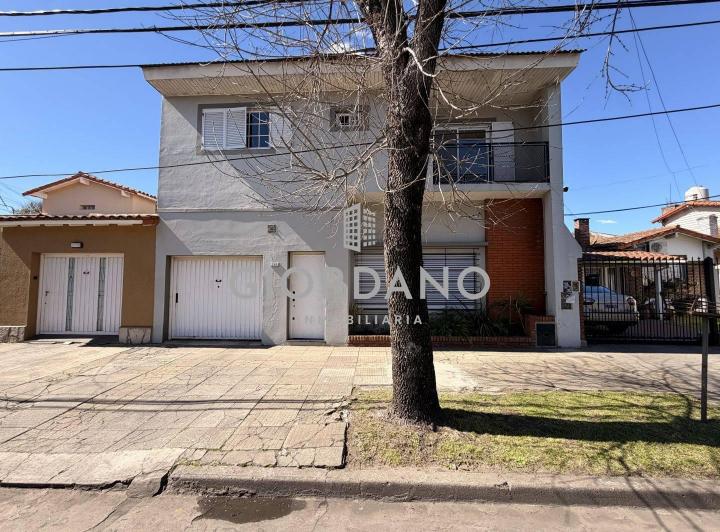 Casa · 165m² · 4 Ambientes · 1 Cochera