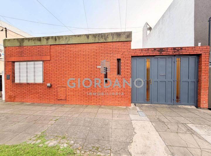 Casa · 90m² · 4 Ambientes · 1 Cochera