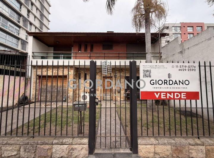 Casa · 200m² · 5 Ambientes · 2 Cocheras