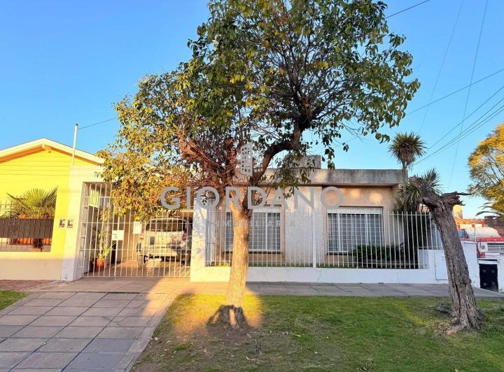Terreno · 230m² · 5 Ambientes