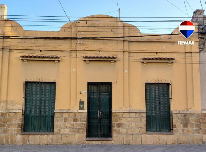 Casa · 180m² · 8 Ambientes