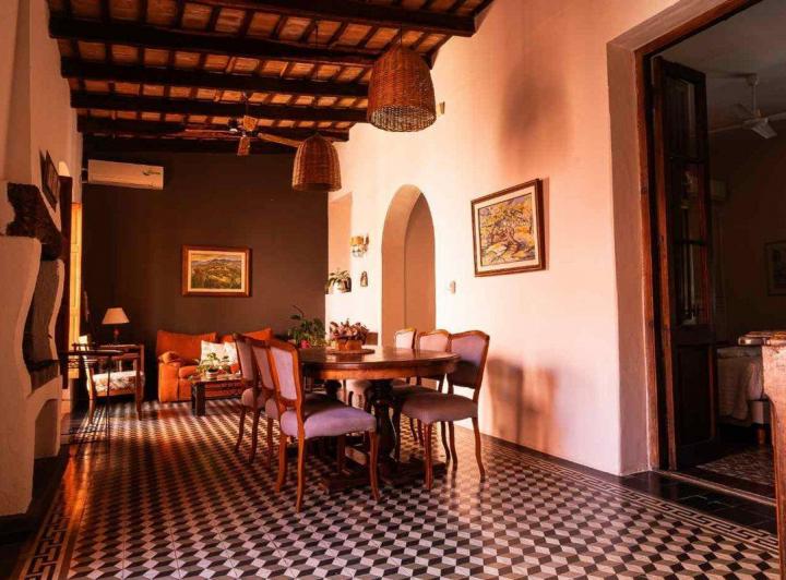 Casa · 430m² · 8 Ambientes · 2 Cocheras