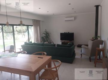 Casa · 196m² · 6 Ambientes · Casa a La Venta Apta Credito Barrio en Cerrado de Yei Pora