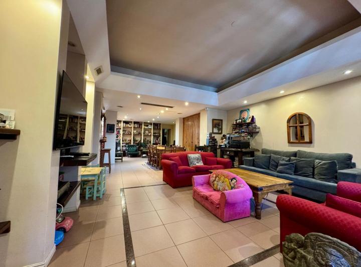 Casa · 360m² · 11 Ambientes · 1 Cochera