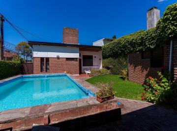 Casa · 330m² · 4 Ambientes · 2 Cocheras · Casa en Venta Villa Castells - 11 y 501