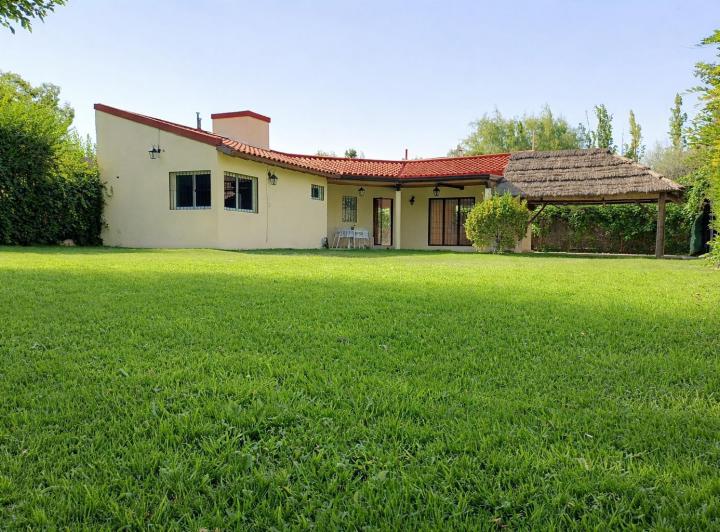 Casa · 100m² · 1 Dormitorio · 2 Cocheras