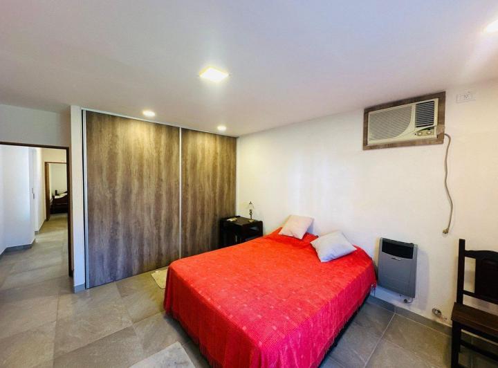 Casa · 294m² · 4 Ambientes · 2 Cocheras