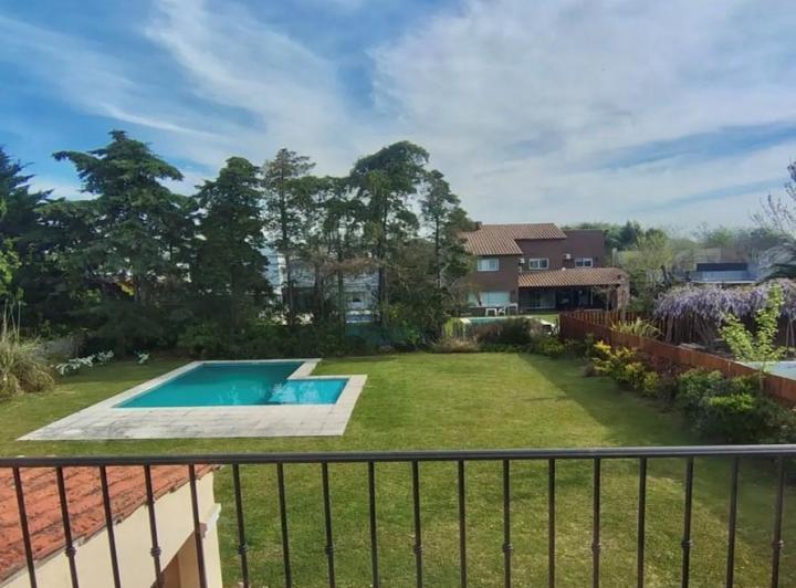 Casa · 180m² · 4 Ambientes · 1 Cochera