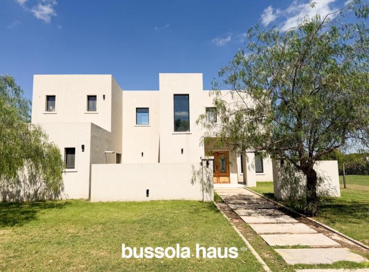 Casa · 225m² · 5 Ambientes