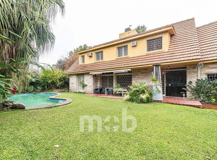 Casa · 250m² · 5 Ambientes · 2 Cocheras