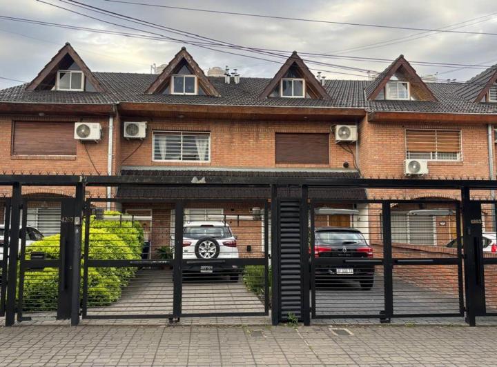 Casa · 172m² · 5 Ambientes · 2 Cocheras