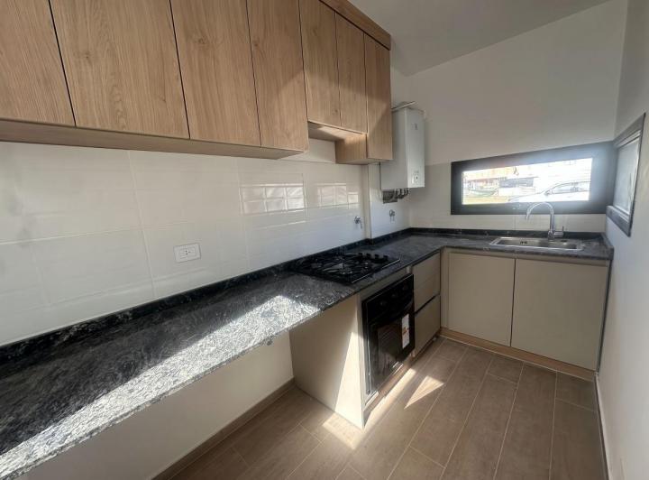 Casa · 86m² · 5 Ambientes · 2 Cocheras