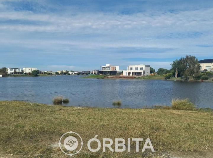 Terreno · 1028m²