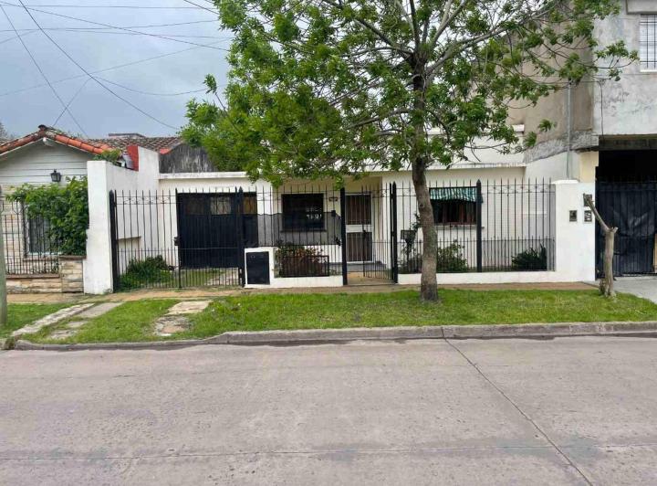 Casa · 122m² · 3 Ambientes · 1 Cochera